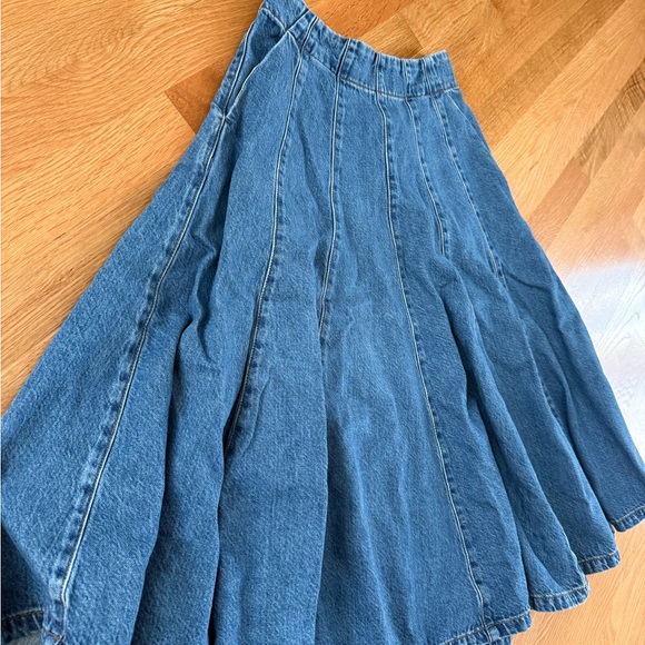 Madewell Flared Denim Midi Skirt: Airy Denim Edition Size 25 - Picture 3 of 9